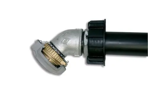 Saugrohr mit 45° Stutzen und Tankwagenkupplung, hergestellt von Roth. Verbindungselement für Flüssigkeiten, mit robustem Anschluss und stabiler Konstruktion.
